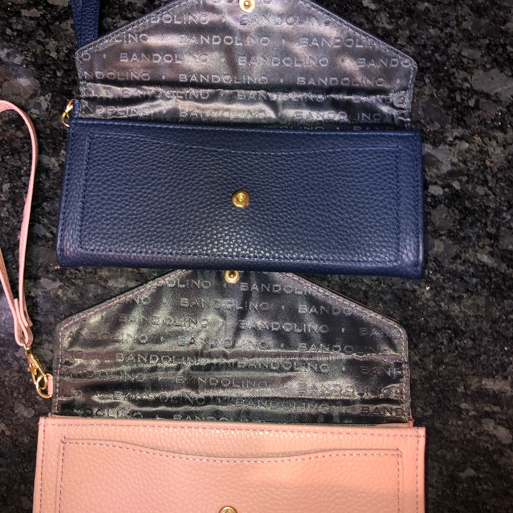 Wristlet/wallet. (2) - Picture 2 of 6